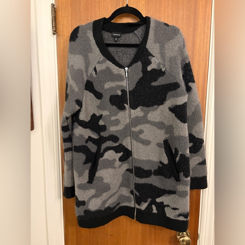 Torrid black gray full zip fuzzy sweater Soft,Comfortable Sz 00.. (10-M) EUC
